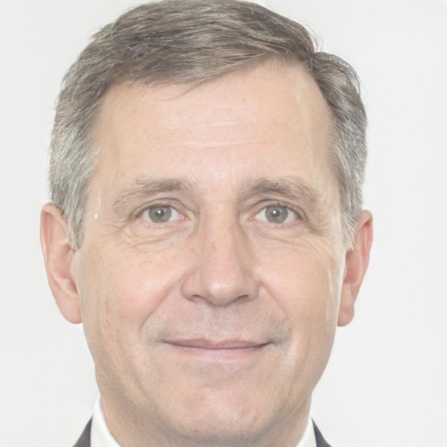 Zafer Korkmaz tasarım stüdyosunda çalışıyor