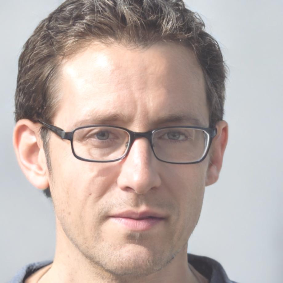 Nexabrion ekip üyesi Dorian Ekşiler çiçek kompozisyonu üzerinde çalışırken